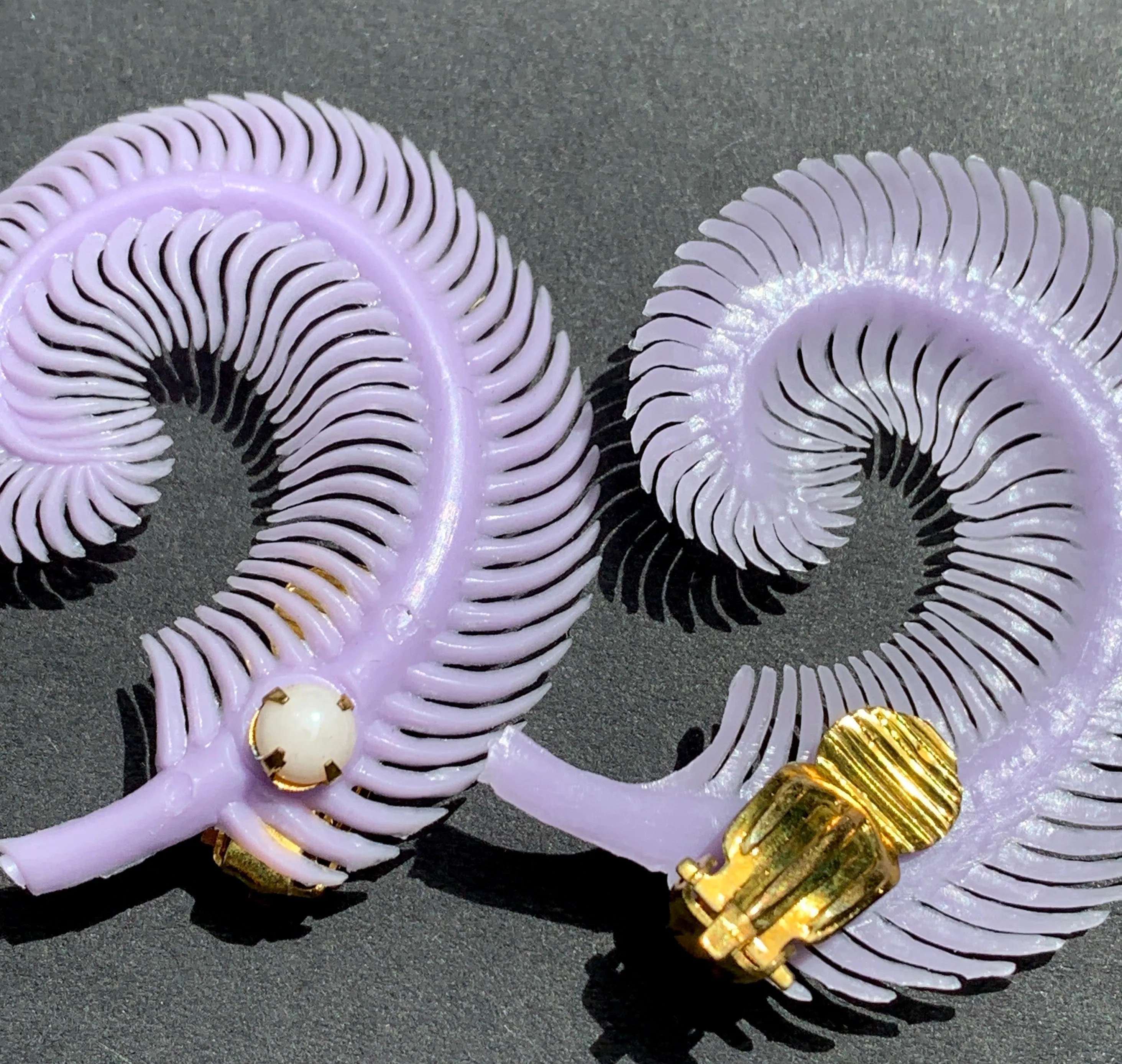 Delightful Pale Lavender Feather Vintage Clip-on Earrings